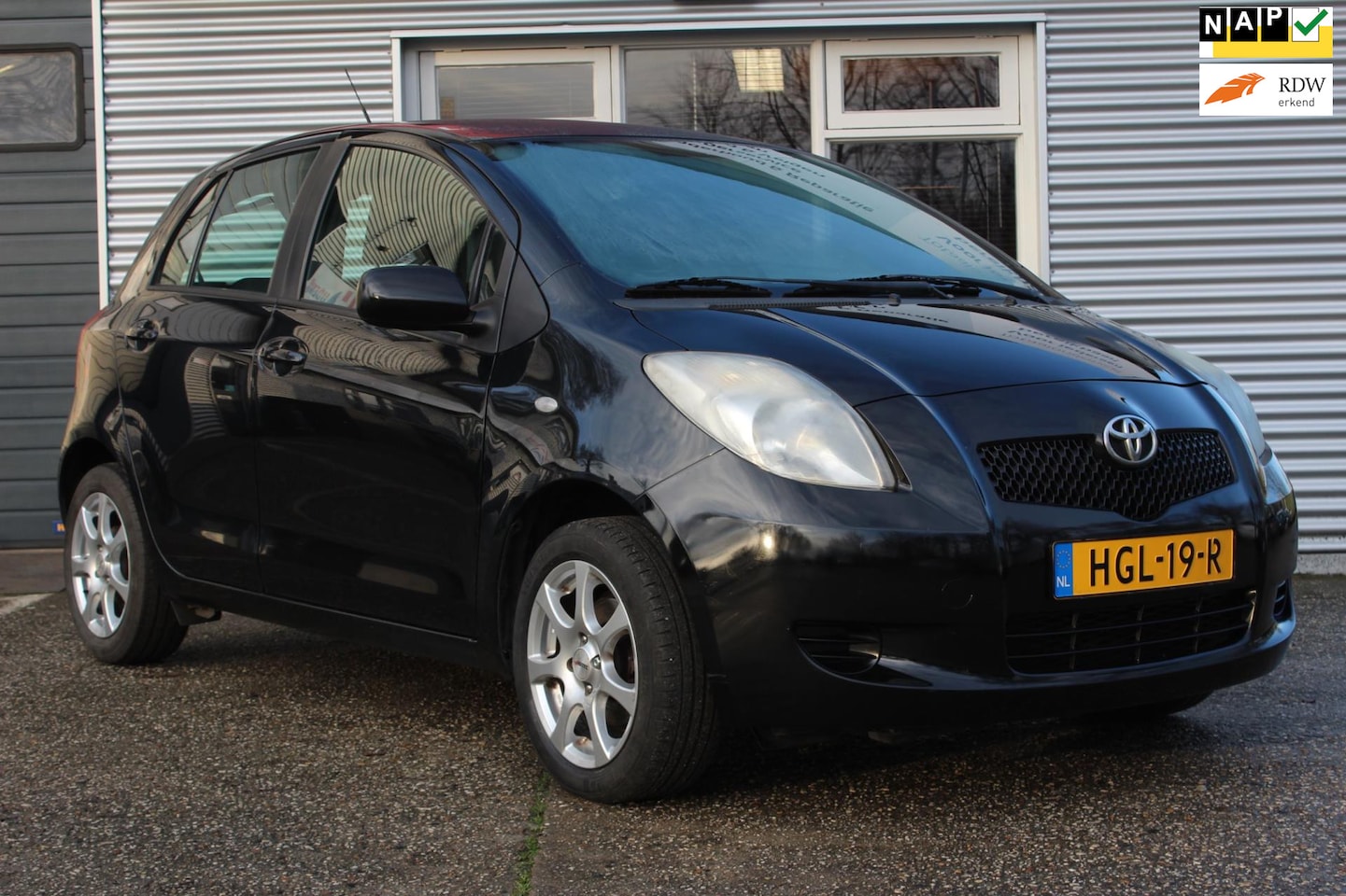 Toyota Yaris - 1.0 VVTi Terra 5-deurs nette zuinige auto, lm-velgen, trekhaak, boekjes, 2x sleutel, nieuw - AutoWereld.nl