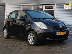 Toyota Yaris - 1.0 VVTi Terra 5-deurs nette zuinige auto, lm-velgen, trekhaak, boekjes, 2x sleutel, nieuw