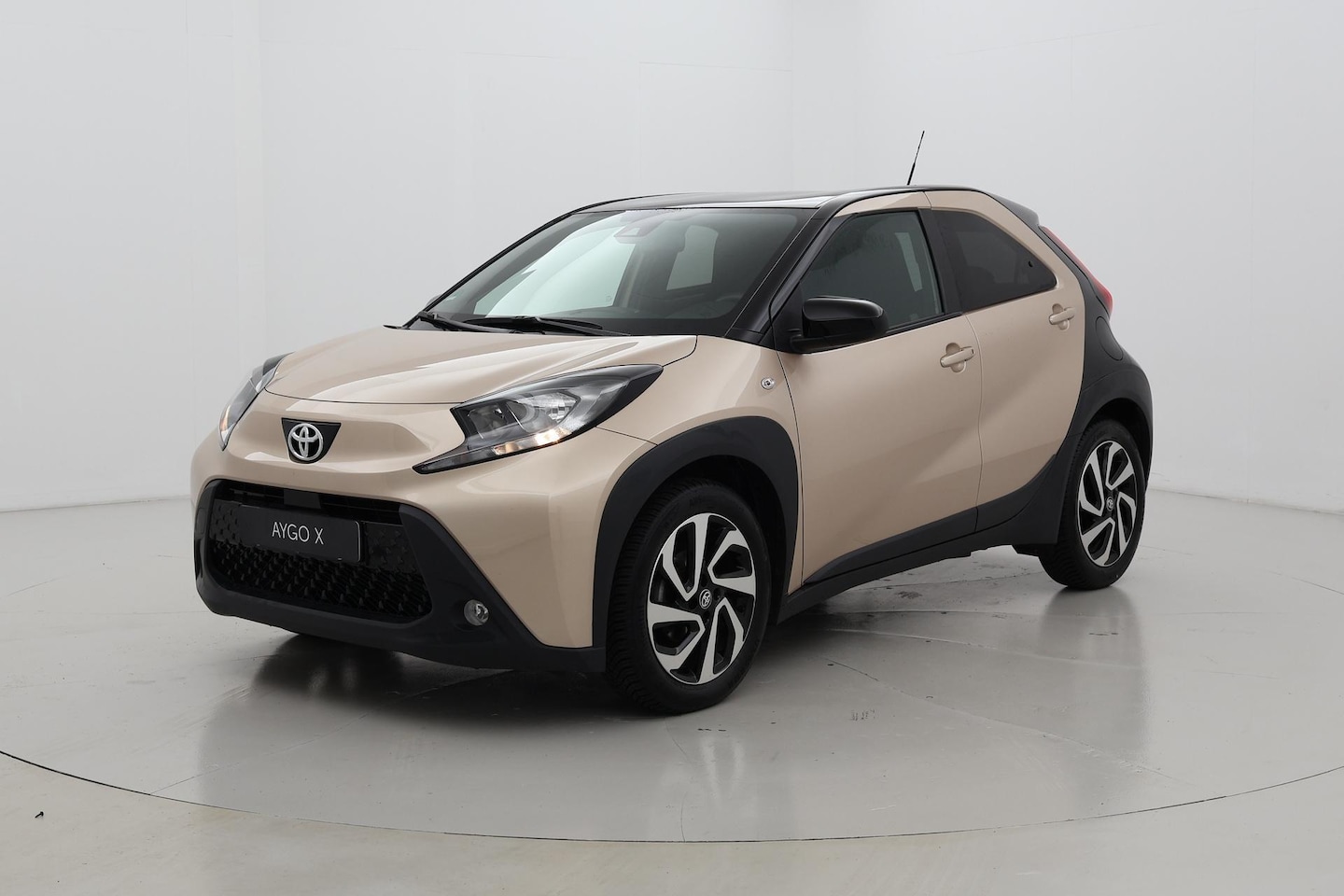 Toyota Aygo X - 1.0 VVT-i MT Pulse Apple\Android Stoelverwarming - AutoWereld.nl