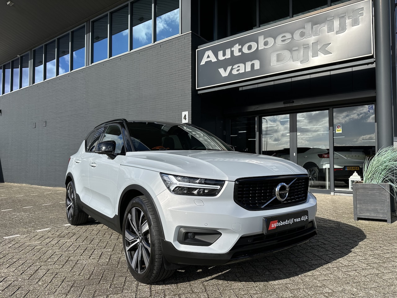 Volvo XC40 - 1.5 T5 Recharge R-Design Expression - AutoWereld.nl