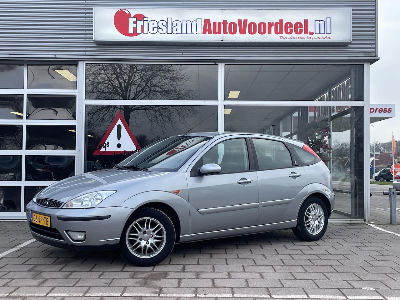 Ford Focus - 1.6-16V Ghia / 5drs/ Airco/ 132.530 KM/ Nieuwe APK bij afl/ - AutoWereld.nl