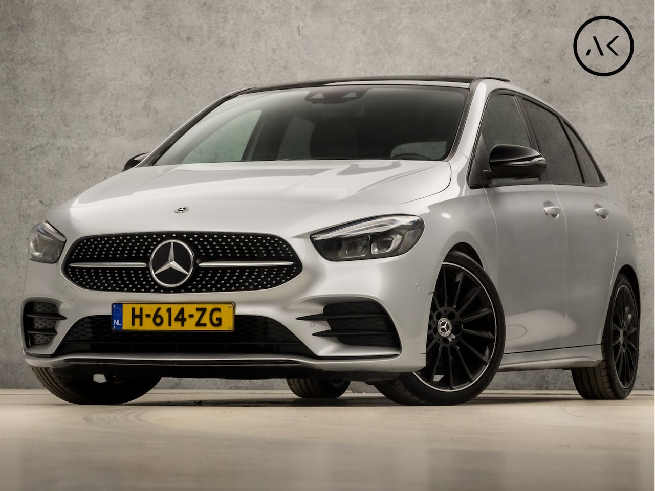 Mercedes-Benz B-klasse - 180 AMG Sport Automaat (DUBBEL PANORAMADAK, APPLE CARPLAY, GROOT NAVI, CAMERA, LEDER/ALCAN - AutoWereld.nl