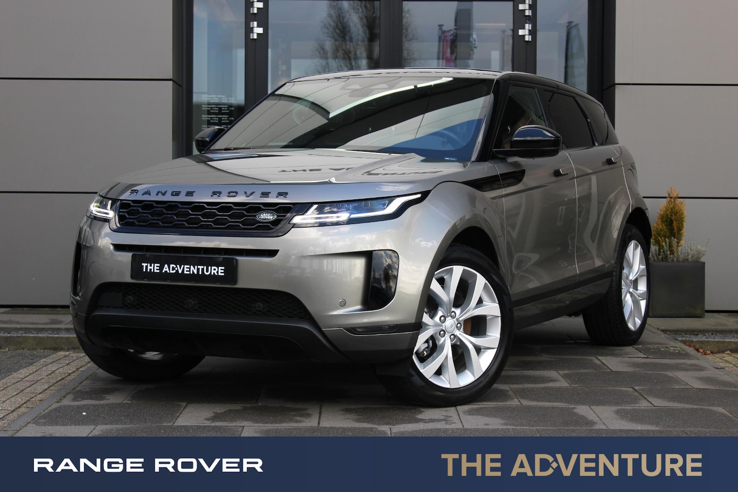 Land Rover Range Rover Evoque - P300e AWD R-Dynamic SE | Pano | Trekhaak | - AutoWereld.nl