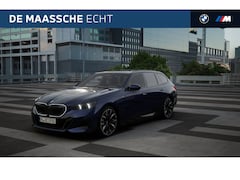 BMW 5-serie Touring - 530e M Sport Automat / Panoramadak / Trekhaak / Stoelventilatie / Adaptieve LED / Parking