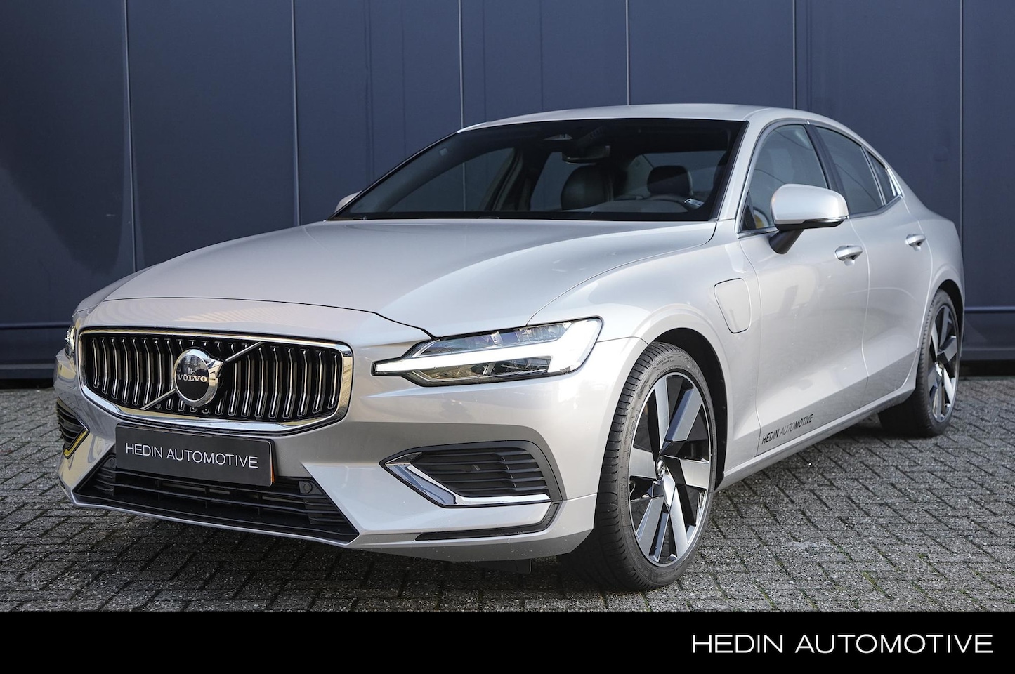 Volvo S60 - 2.0 Recharge T6 AWD Plus Bright | Harman/kardon audio | Pilot assist | Dode hoek detectie - AutoWereld.nl