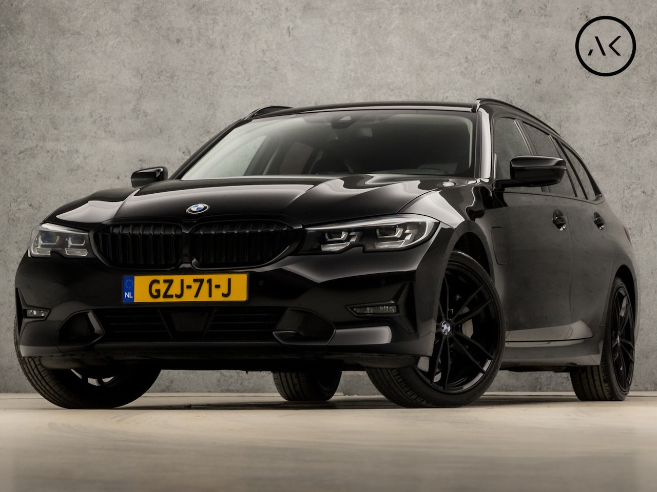 BMW 3-serie Touring - 330e Black Sportline 292Pk Automaat (APPLE CARPLAY, GROOT NAVI, HARMAN/KARDON, SFEERVERLIC - AutoWereld.nl