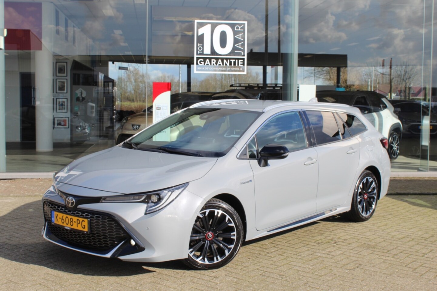 Toyota Corolla Touring Sports - 2.0 Hybrid GR-Sport | Keyless Entry | Sensoren v/a | Stoelverwar - AutoWereld.nl