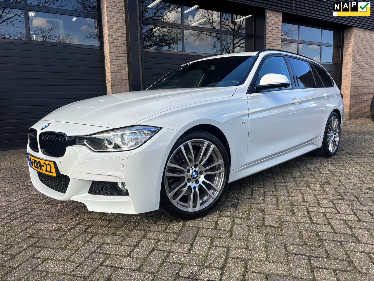 BMW 3-serie Touring - 320i High Executive M-Sport Pakket - AutoWereld.nl