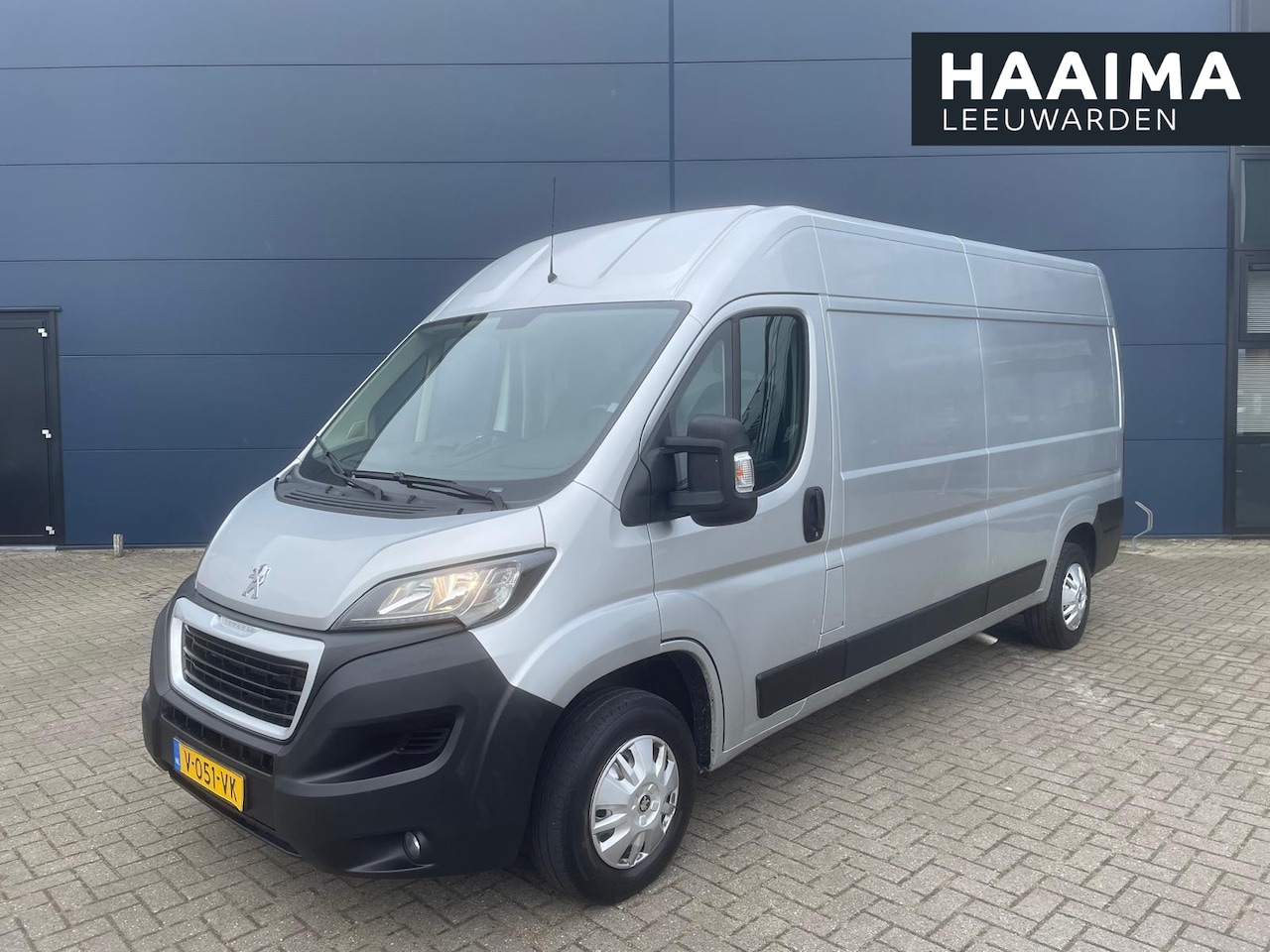 Peugeot Boxer - 333 2.0 BlueHDI L3H2 Premium Pack 130 PK | Handgeschakeld | 3-zits | Lederen bekleding | C - AutoWereld.nl