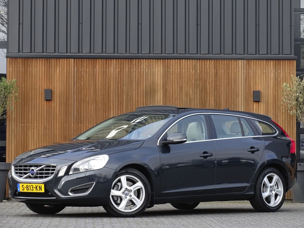 Volvo V60 - 3.0 T6 305PK / AWD / Kinetic / LED / - AutoWereld.nl