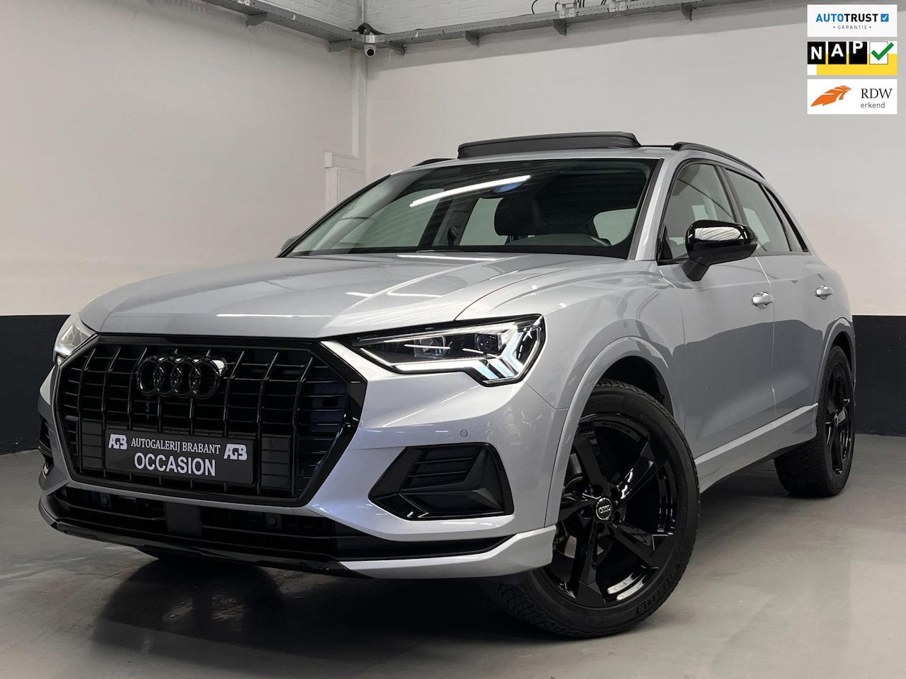 Audi Q3 - 35 TFSI Design Luxe Pano/Automaat/Carplay/ACC/LineAssit - AutoWereld.nl