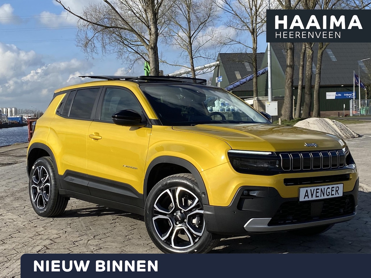 Jeep Avenger - 1.2 e-Hybrid Summit | Schuif-/ Kanteldak | Elektr. achterklep | Navi | Achteruitrijcamera - AutoWereld.nl