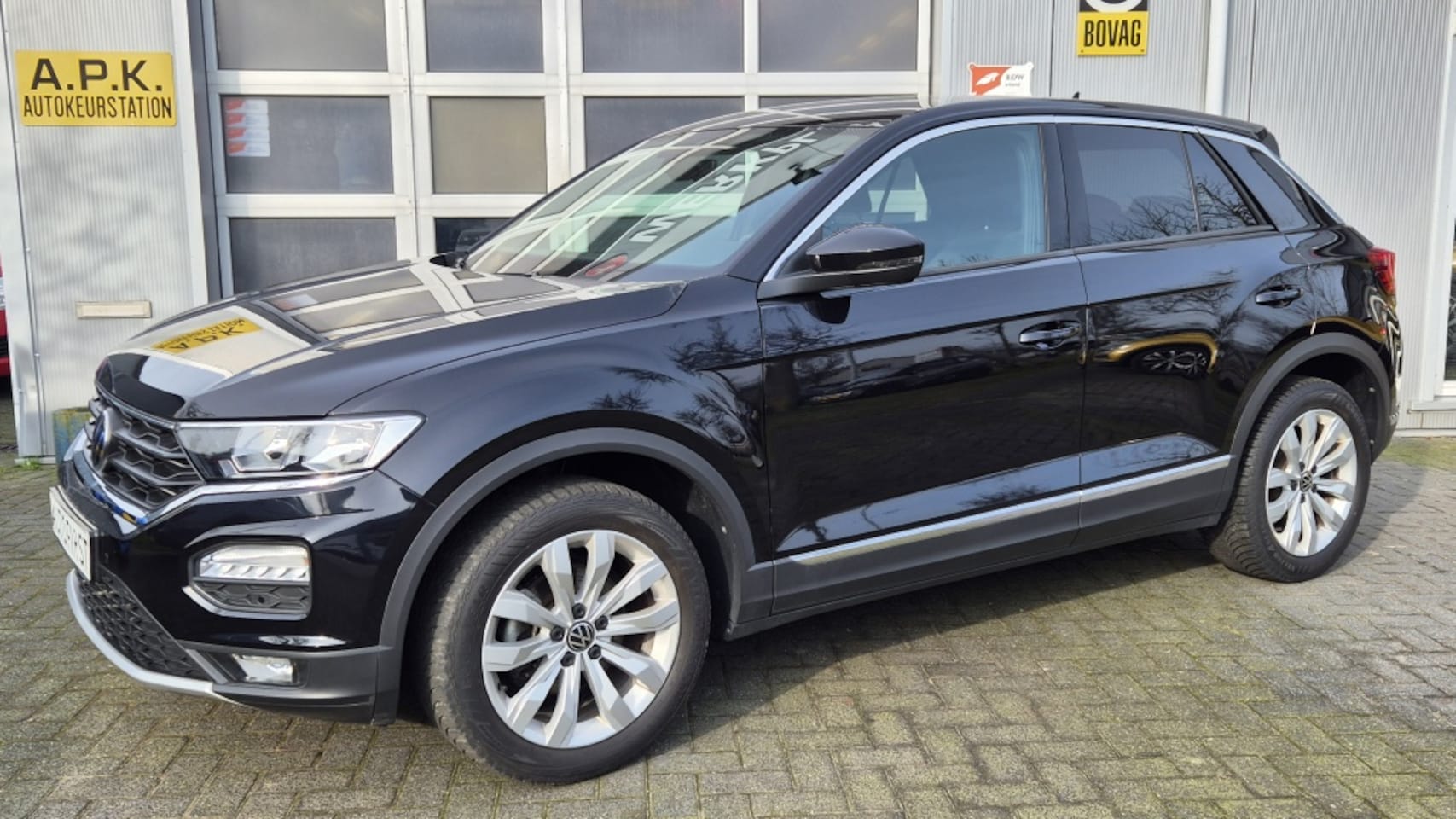 Volkswagen T-Roc - T-Roc 1.5 TSI Sport *navi*airco*stoelverwarming*17inch* - AutoWereld.nl