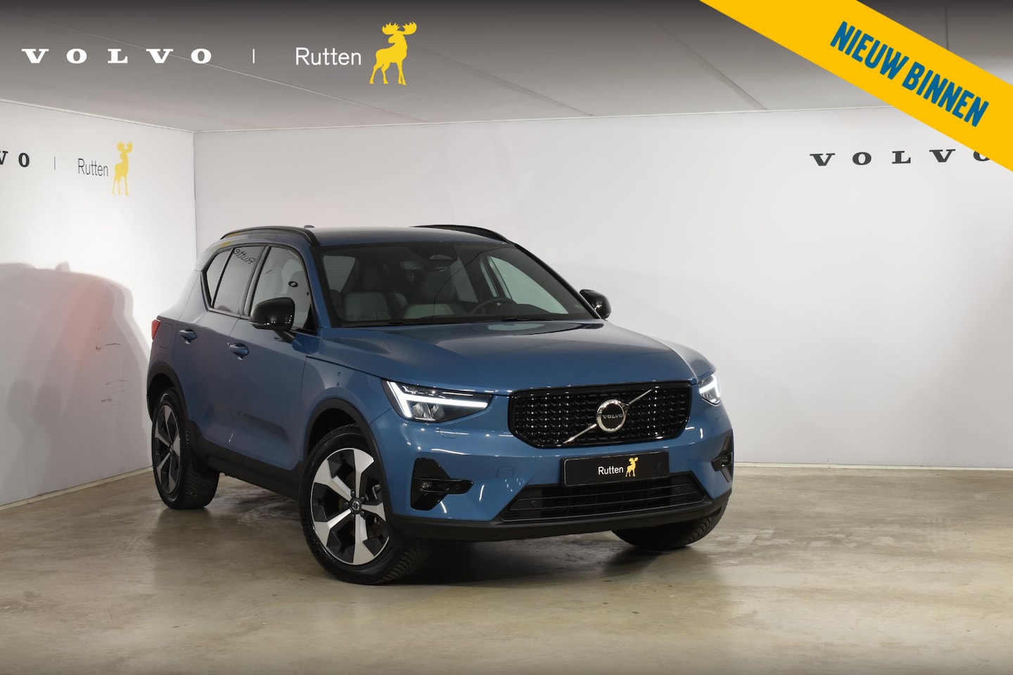 Volvo XC40 - B4 211PK Automaat Plus Dark / Climate pack / Donker getint glas / 19'' velgen / Adaptieve - AutoWereld.nl