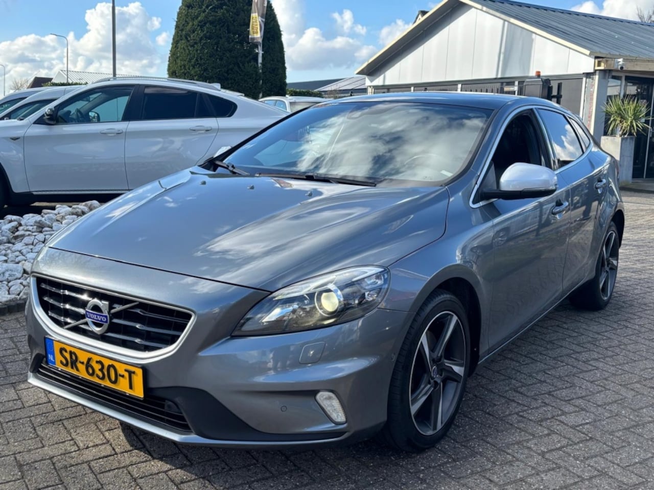 Volvo V40 - 2.0 D3 R-Design Xenon Panorama 2015 - AutoWereld.nl