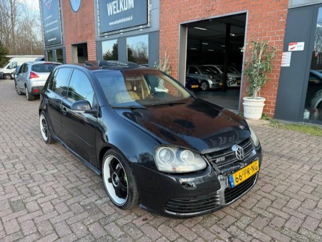 Volkswagen Golf - 2.0 TDI Sportline AUT, R32 uitv. LEER - AutoWereld.nl