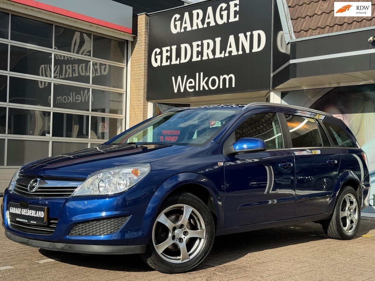 Opel Astra Wagon - 1.6 Essentia | Airco | Cruise | Climate | Pdc | Trekhaak - AutoWereld.nl