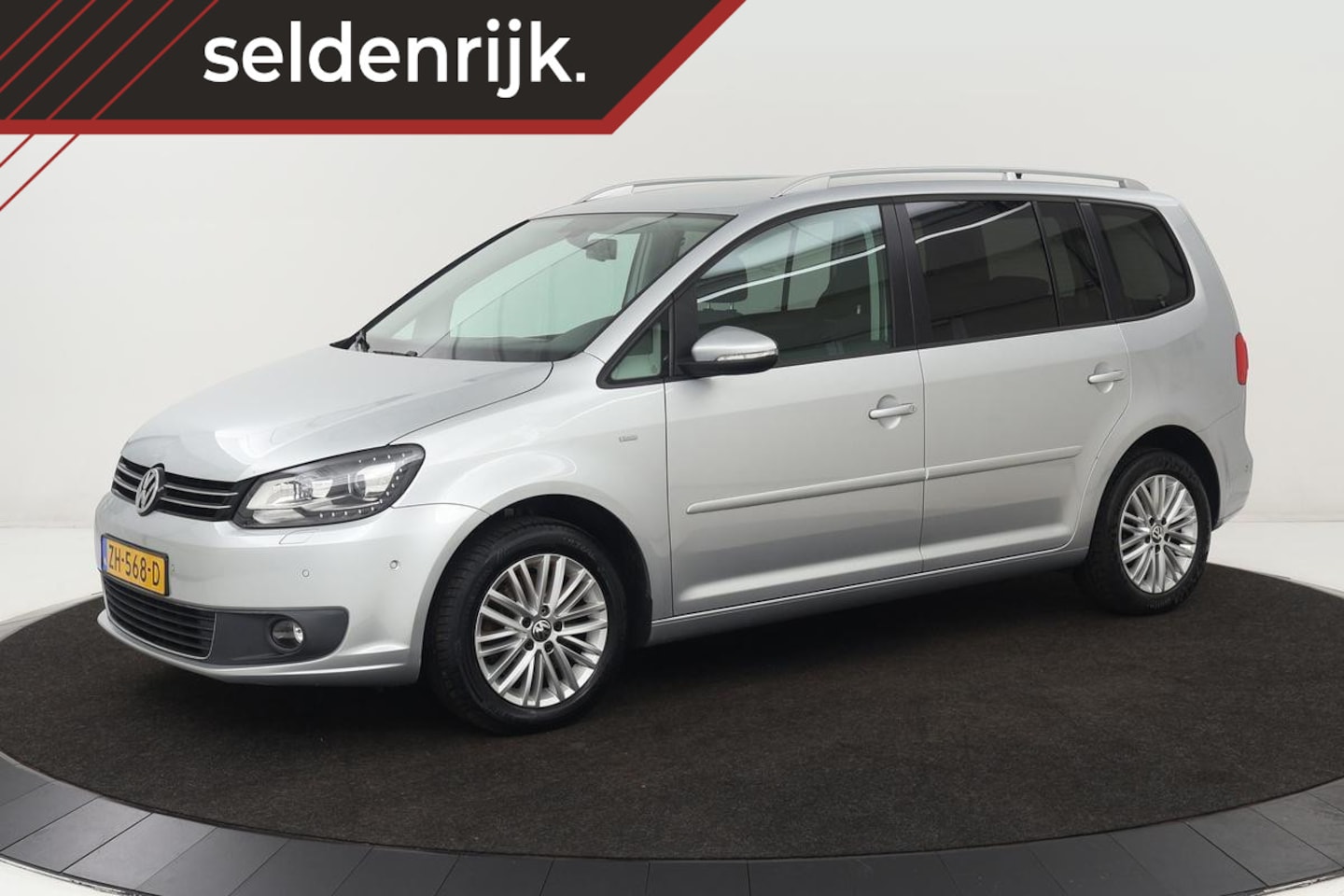 Volkswagen Touran - 1.4 TSI CUP 7-persoons | Stoelverwarming | Xenon | Camera | Navigatie | Park Assist | Clim - AutoWereld.nl