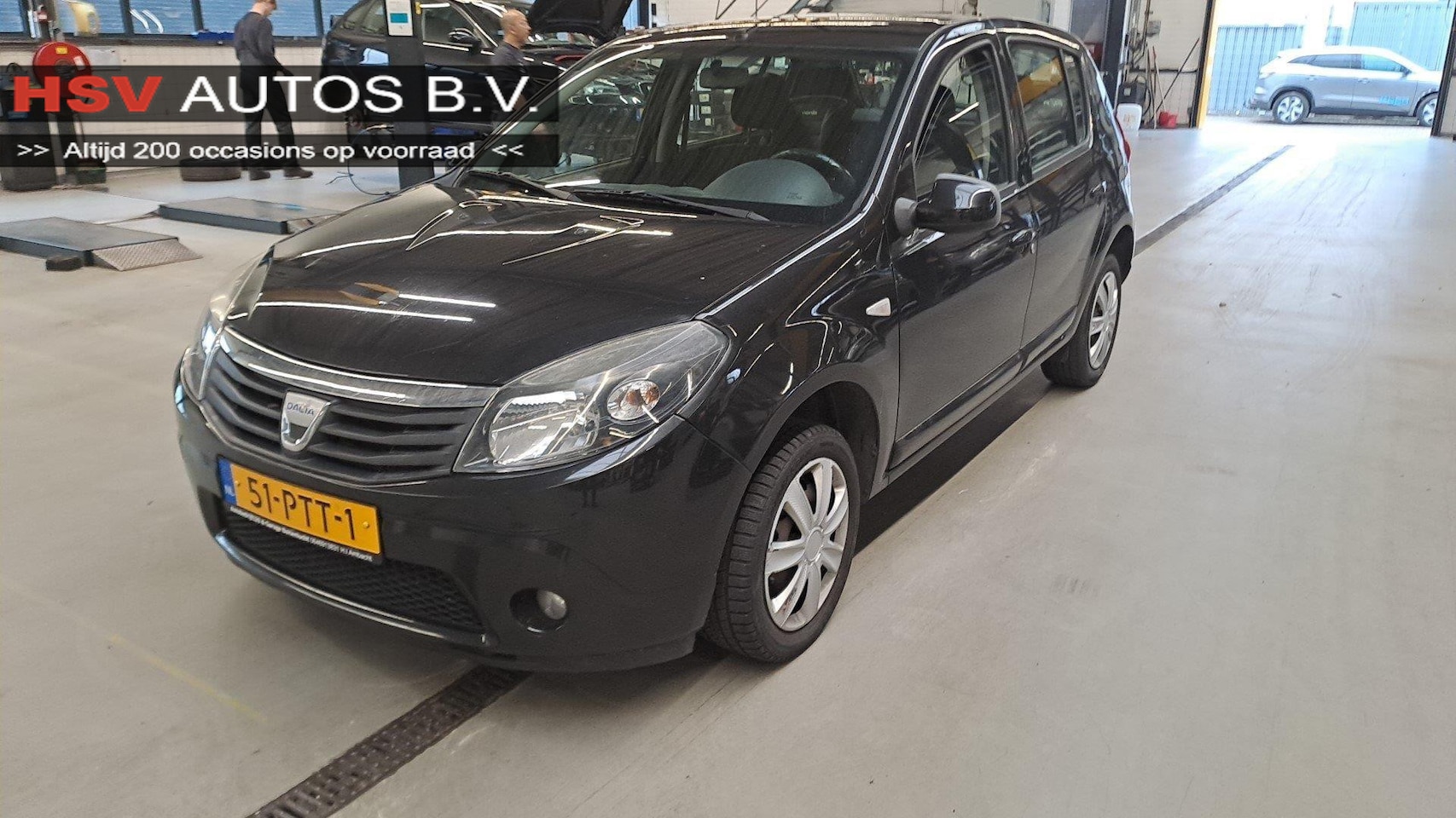 Dacia Sandero - 1.2 Blackline airco 4-deurs 1e eig org NL - AutoWereld.nl