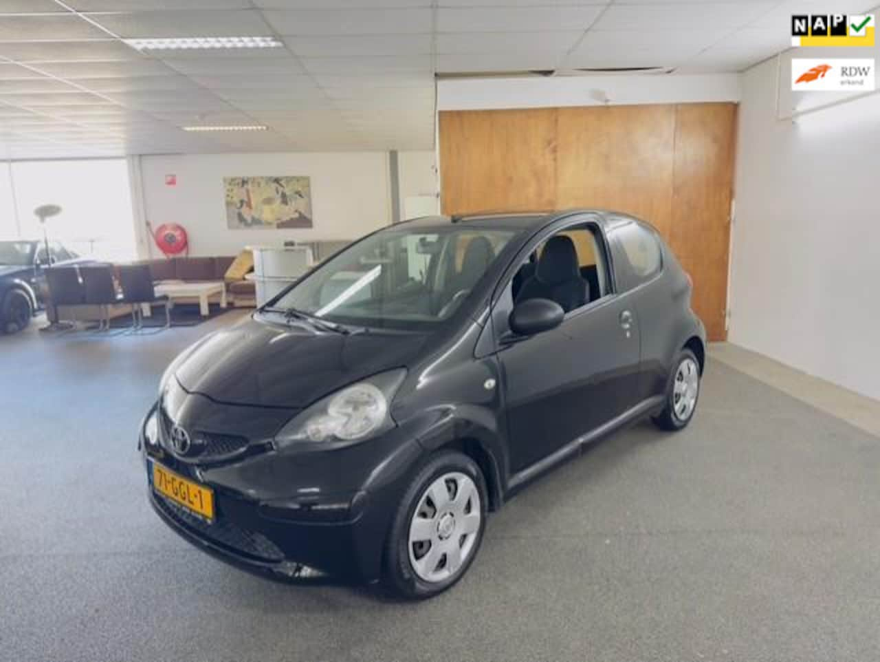 Toyota Aygo - 1.0-12V Apk Nieuw,N.A.P,Aux - Radio-CD speler,Bluetooth,2 sleutels + Boekjes!! - AutoWereld.nl