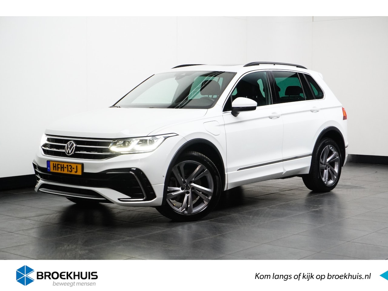 Volkswagen Tiguan - 1.4 TSI eHybrid R-Line Business+ | 245 PK | NAVIGATIE | KEYLESS | PANO | DIGITAL COCKPIT - AutoWereld.nl