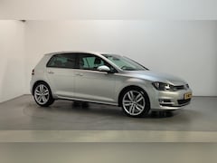 Volkswagen Golf - 1.4 TSI Connected Series Leder-Stof Camera Navigatie DAB+