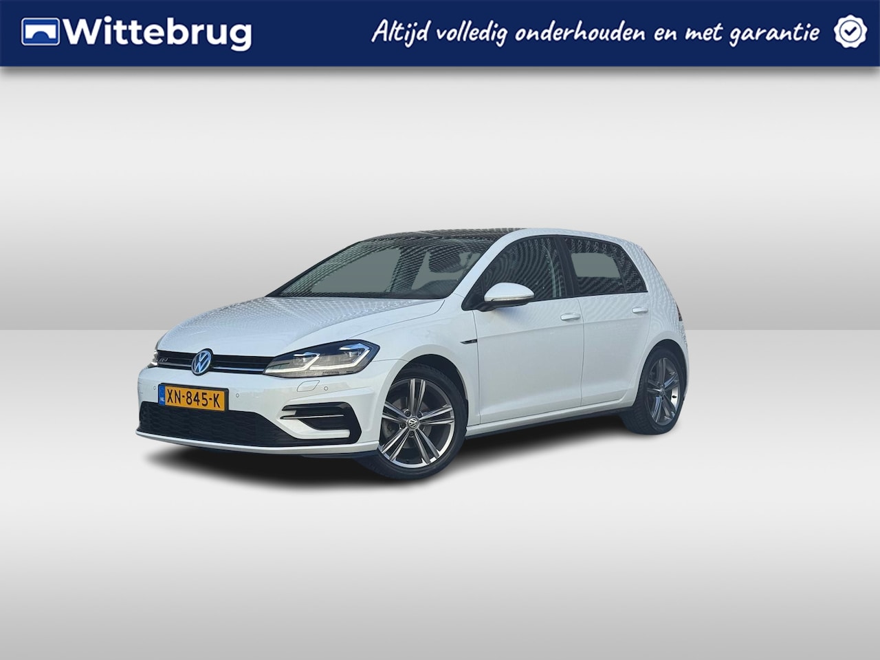 Volkswagen Golf - 1.0 TSI Comfortline Business / Pano / Digitaal dashboard / Navigatie / R-line exterieur / - AutoWereld.nl