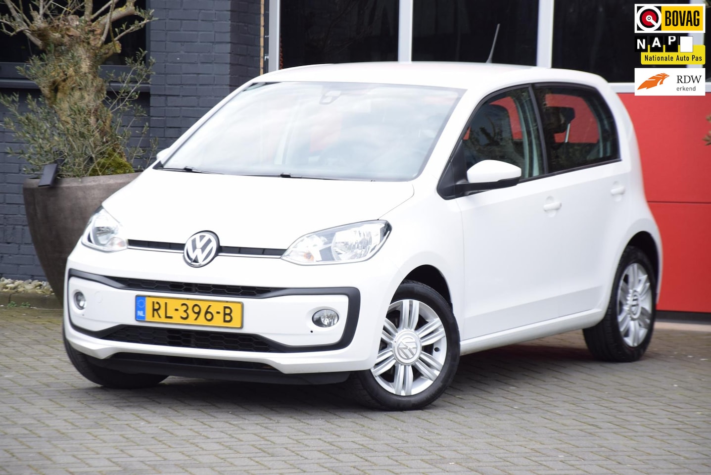 Volkswagen Up! - 1.0 High up 2018 Climate Control parkeer sensoren - AutoWereld.nl