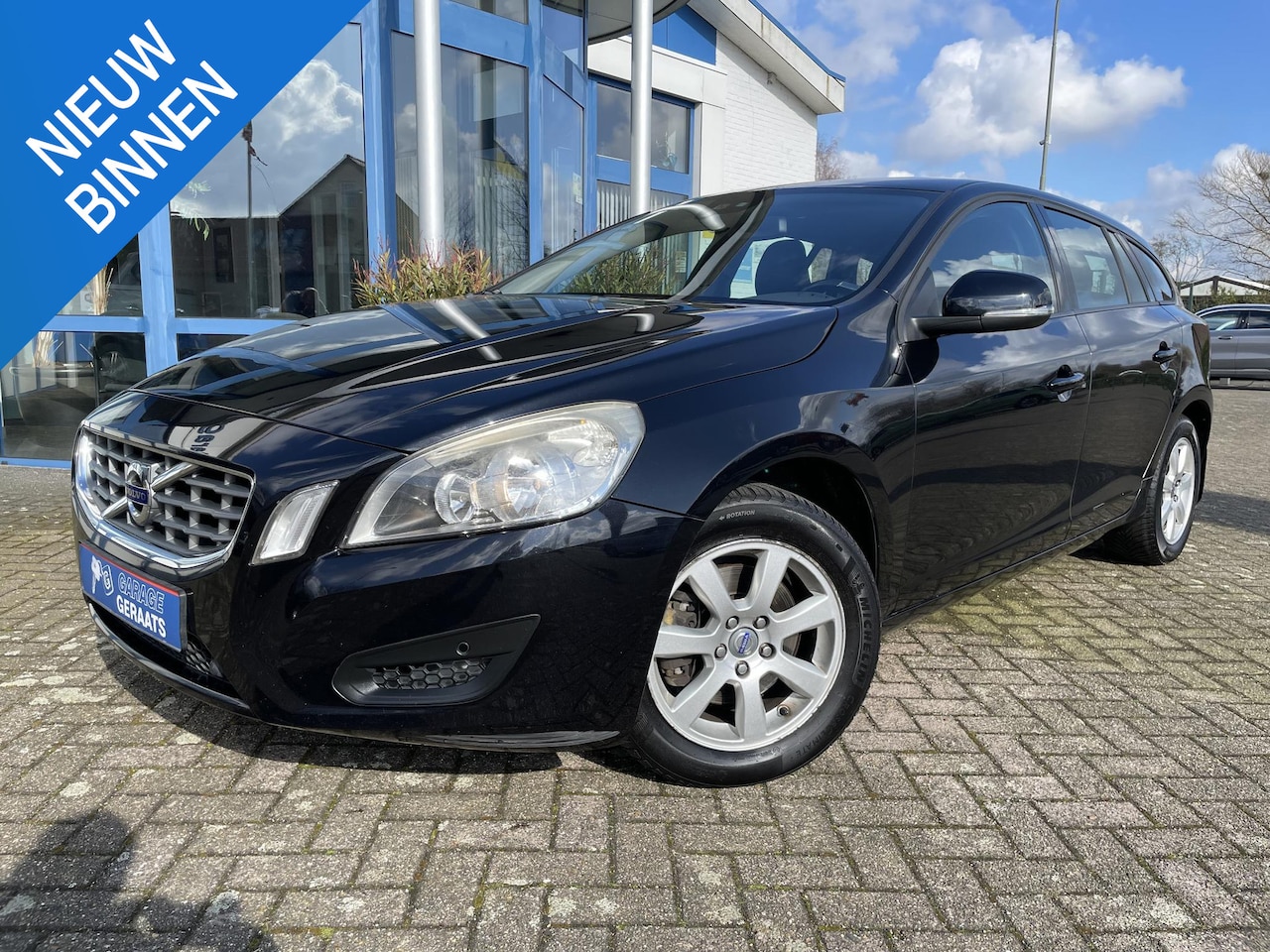 Volvo V60 - 1.6 T4 Kinetic | Full map navigatie, Lederen bekleding, Cruise controle, 16"LM-velgen, Tre - AutoWereld.nl