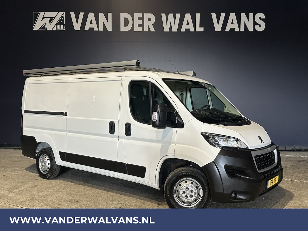 Peugeot Boxer - 2.2 BlueHDi 120pk L2H1 Euro6 Airco | 2x zijdeur | Camera | Navigatie | Imperiaal | Trekhaa - AutoWereld.nl