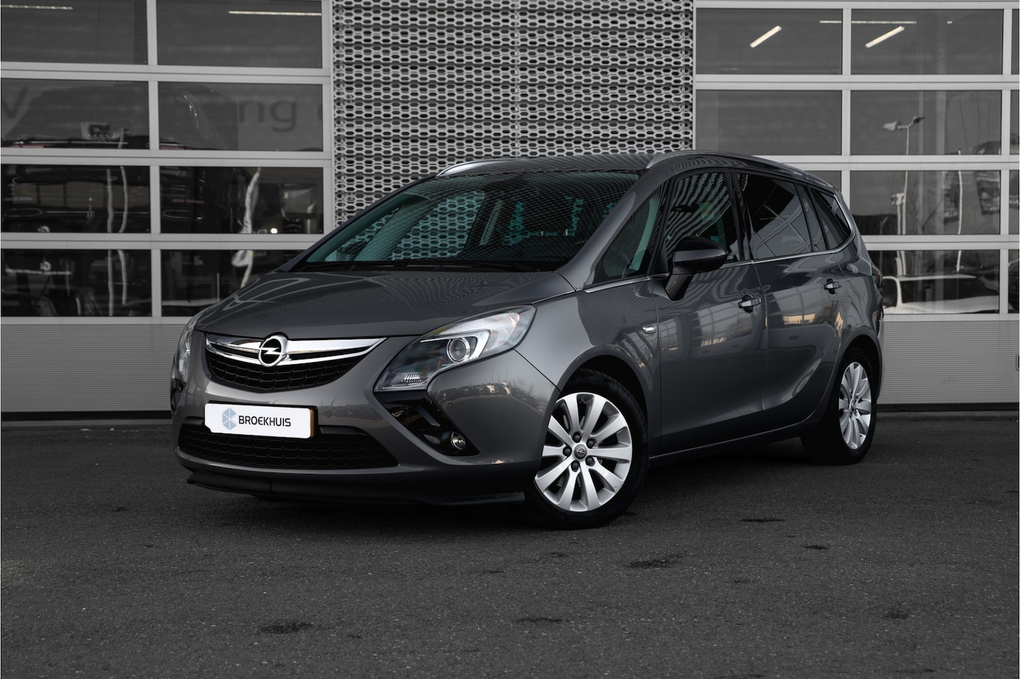 Opel Zafira Tourer - 1.4 Blitz | 7 persoons | Leder interieur | Trekhaak | Navigatie | Stoelverwarming - AutoWereld.nl