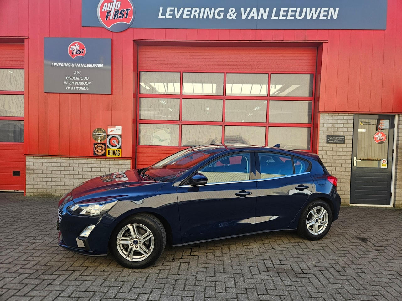 Ford Focus - 1.0 EcoBoost Trend Edition Business Navigatie/ Parkeersensoren/ Lm velgen/ Rijklaarprijs! - AutoWereld.nl