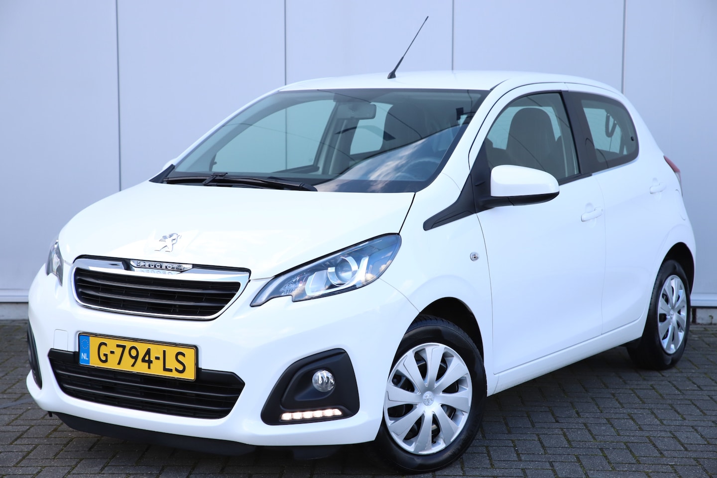 Peugeot 108 - 1.0 e-VTi Active Camera | Apple/Android auto | Elektr. ramen | Led | Airco | - AutoWereld.nl