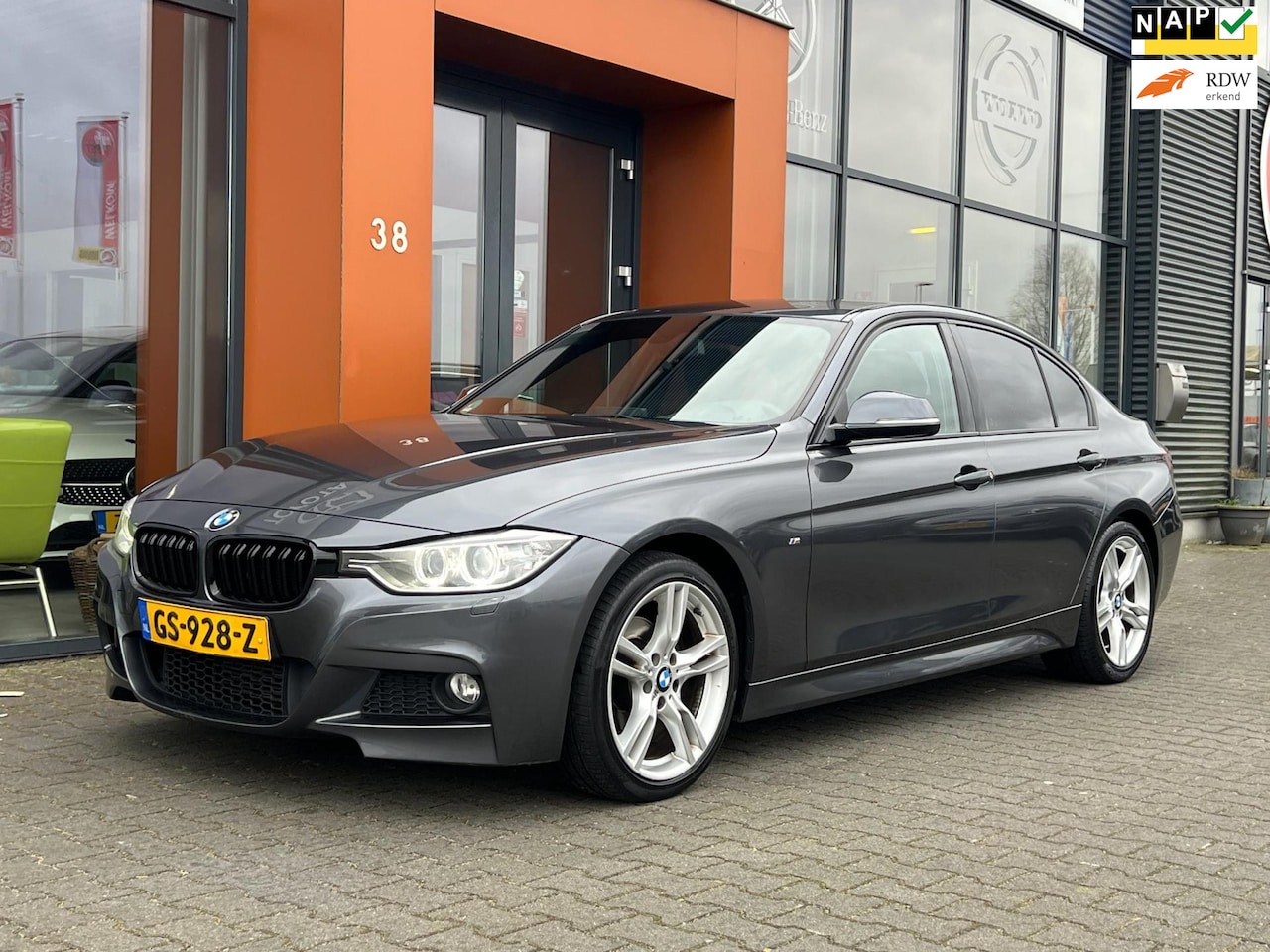 BMW 3-serie - 316i M-pakket Automaat|LED|Navi|Trekhaak|Bluetooth - AutoWereld.nl