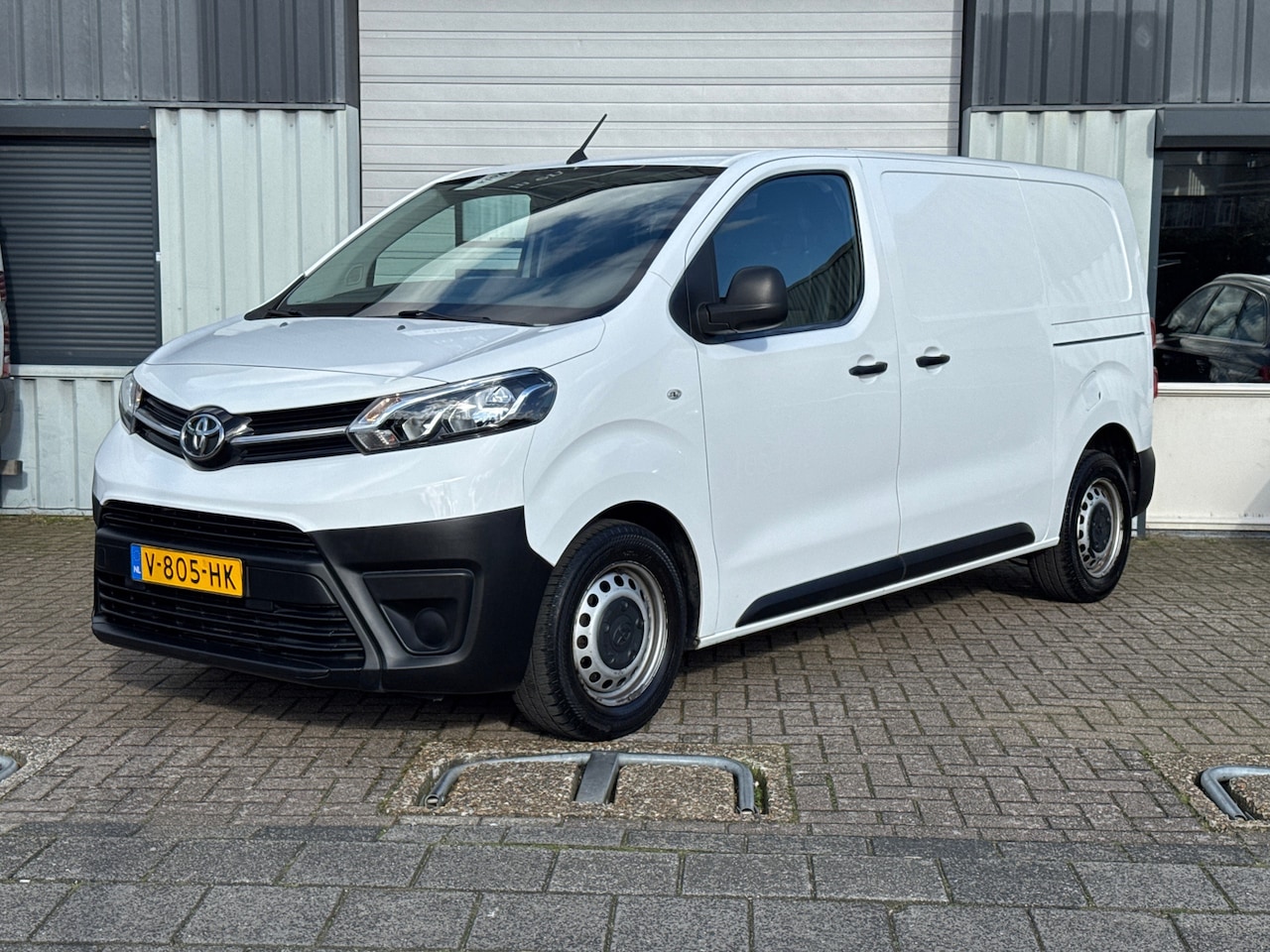 Toyota ProAce Worker - 2.0 D-4D Cool Comfort Airco | 3Zits | 2X schuifdeur - AutoWereld.nl