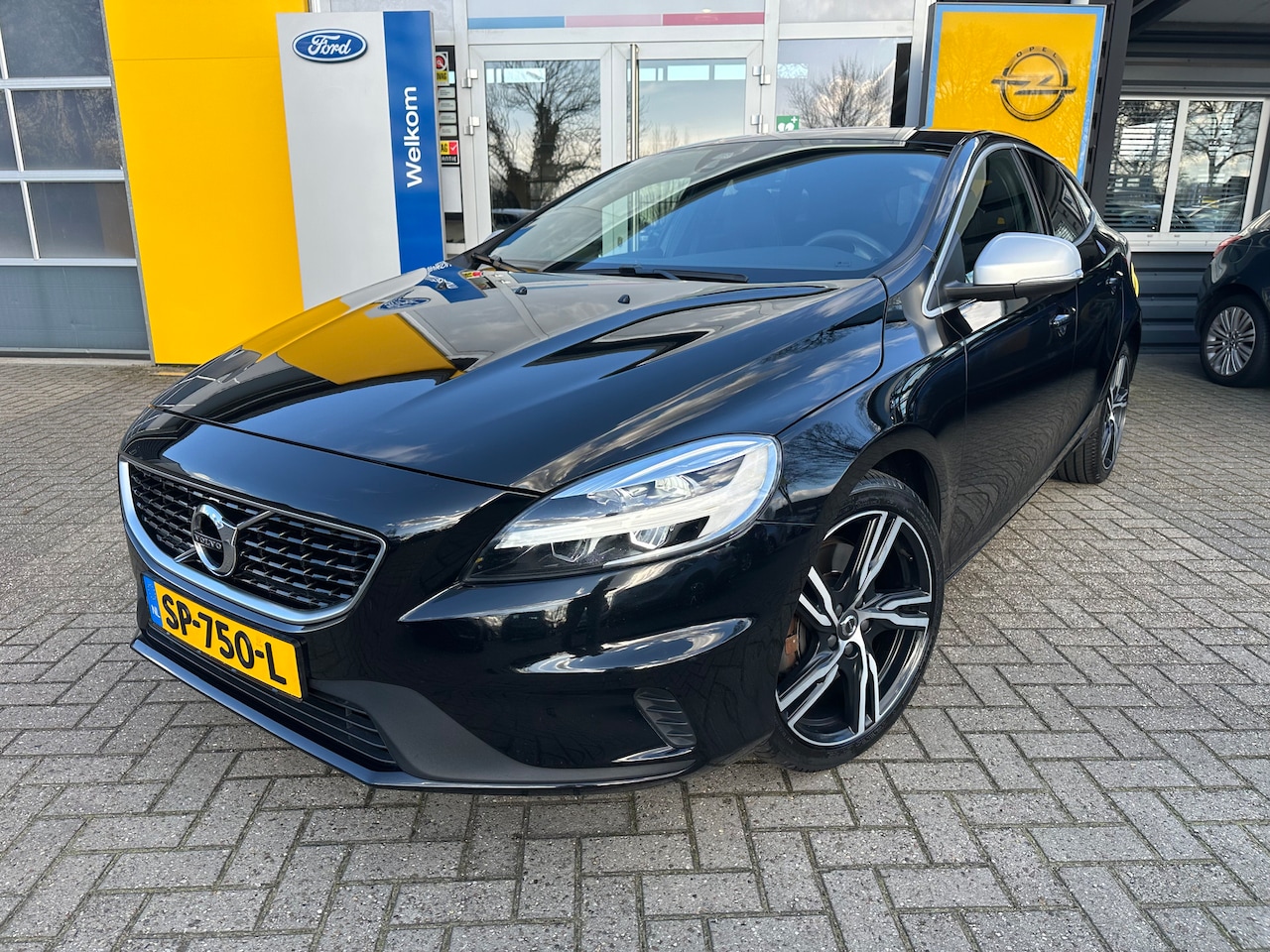 Volvo V40 - 2.0 T4 Business Sport | TREKHAAK AFNEEMBAAR| STOELVERWARMING| NAVIGATIE| PARKEERSENSOREN| - AutoWereld.nl