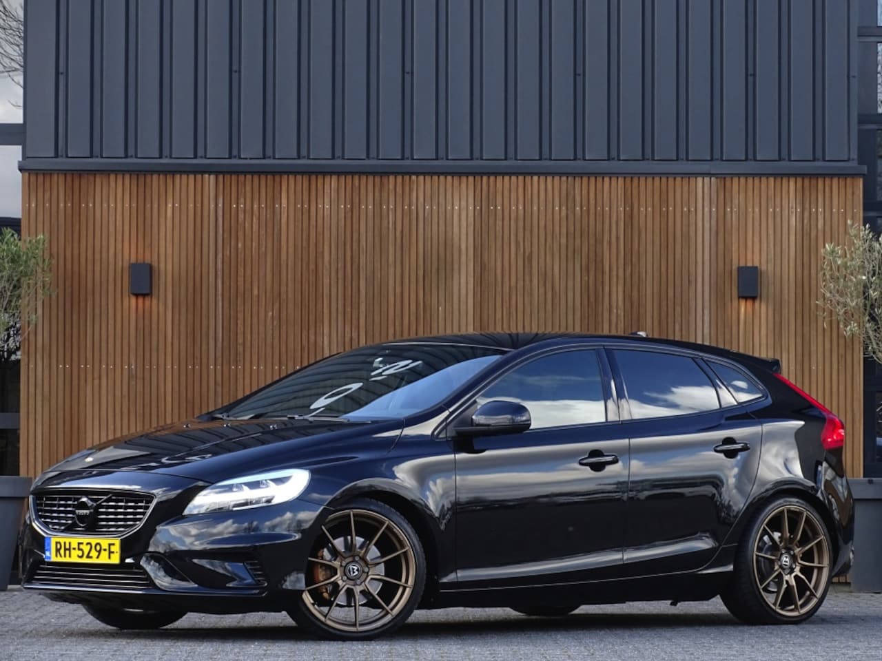 Volvo V40 - 2.0 T4 250PK Sport / R-Design / LED - AutoWereld.nl