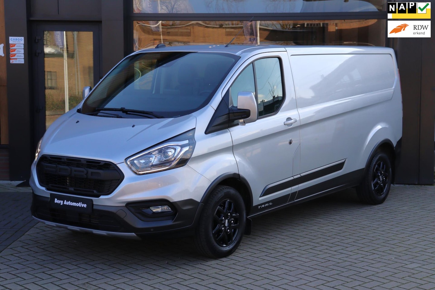 Ford Transit Custom - 300 2.0 TDCI L2H2 Limited | Trail | 170 PK | Camera | Cruise | Navi | Clima | Trekhaak | L - AutoWereld.nl