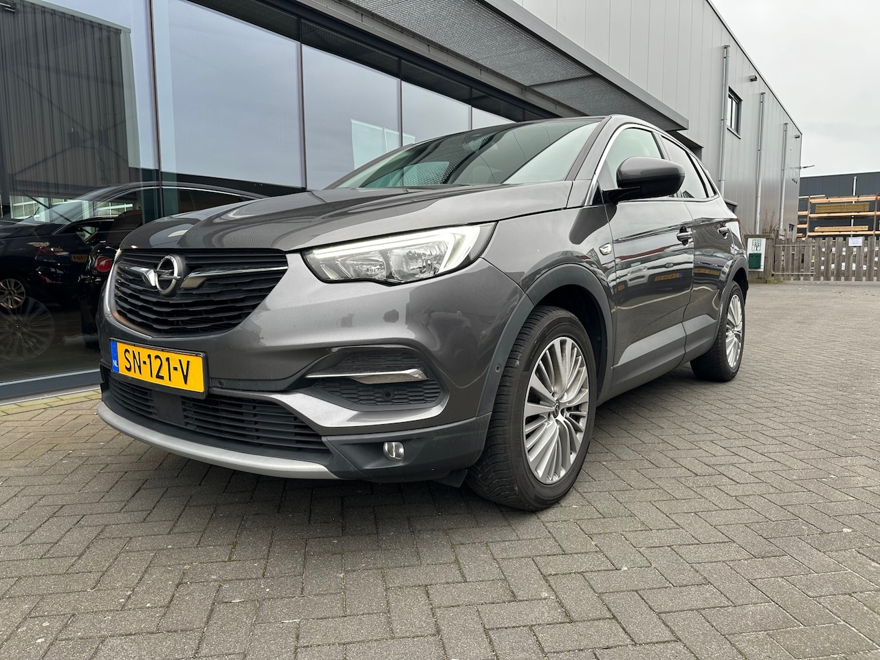 Opel Grandland X - 1.2 Turbo Innovation|BINNENKORT BINNEN|PDC V+A|Cruise Control|Climate Control|Navigatie - AutoWereld.nl