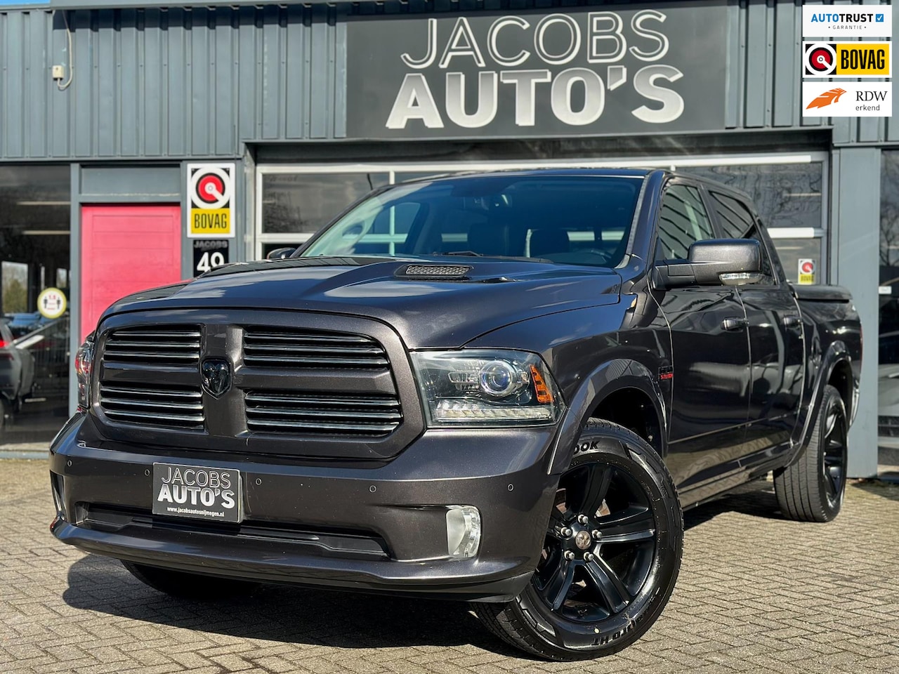 Dodge Ram 1500 - 5.7 V8 Crew Cab 6'4 Sport - AutoWereld.nl