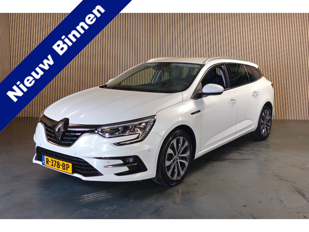 Renault Mégane Estate - 1.3 TCe Intens - Stoel/Stuurverwarming - Adapative Cruisecontrol - Head-up display - Parel - AutoWereld.nl