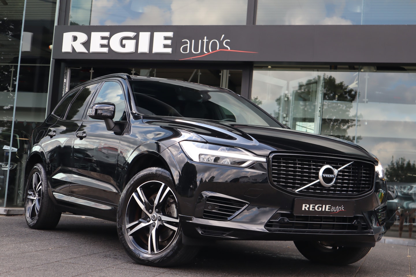 Volvo XC60 - 2.0 Recharge T6 AWD R-Design Schuifdak HK Camera - AutoWereld.nl