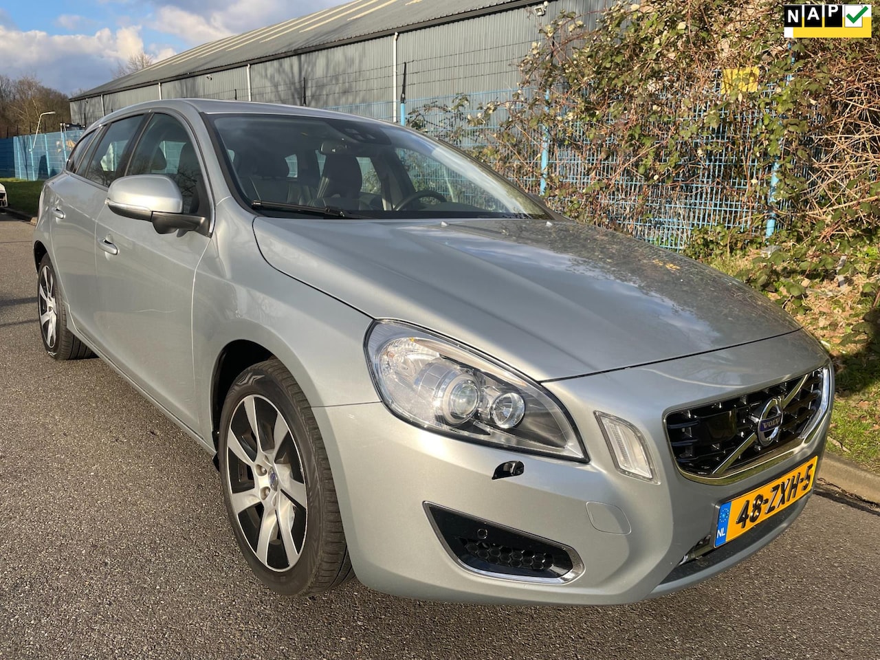 Volvo V60 - 2.4 D6 AWD Plug-In Hybrid Summum - Vol opties! - AutoWereld.nl