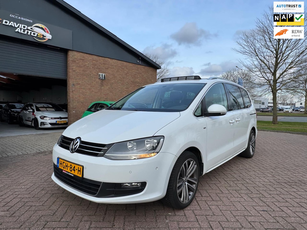 Volkswagen Sharan - 1.4 TSI Highline 7p. Trekhaak \ Pano - AutoWereld.nl