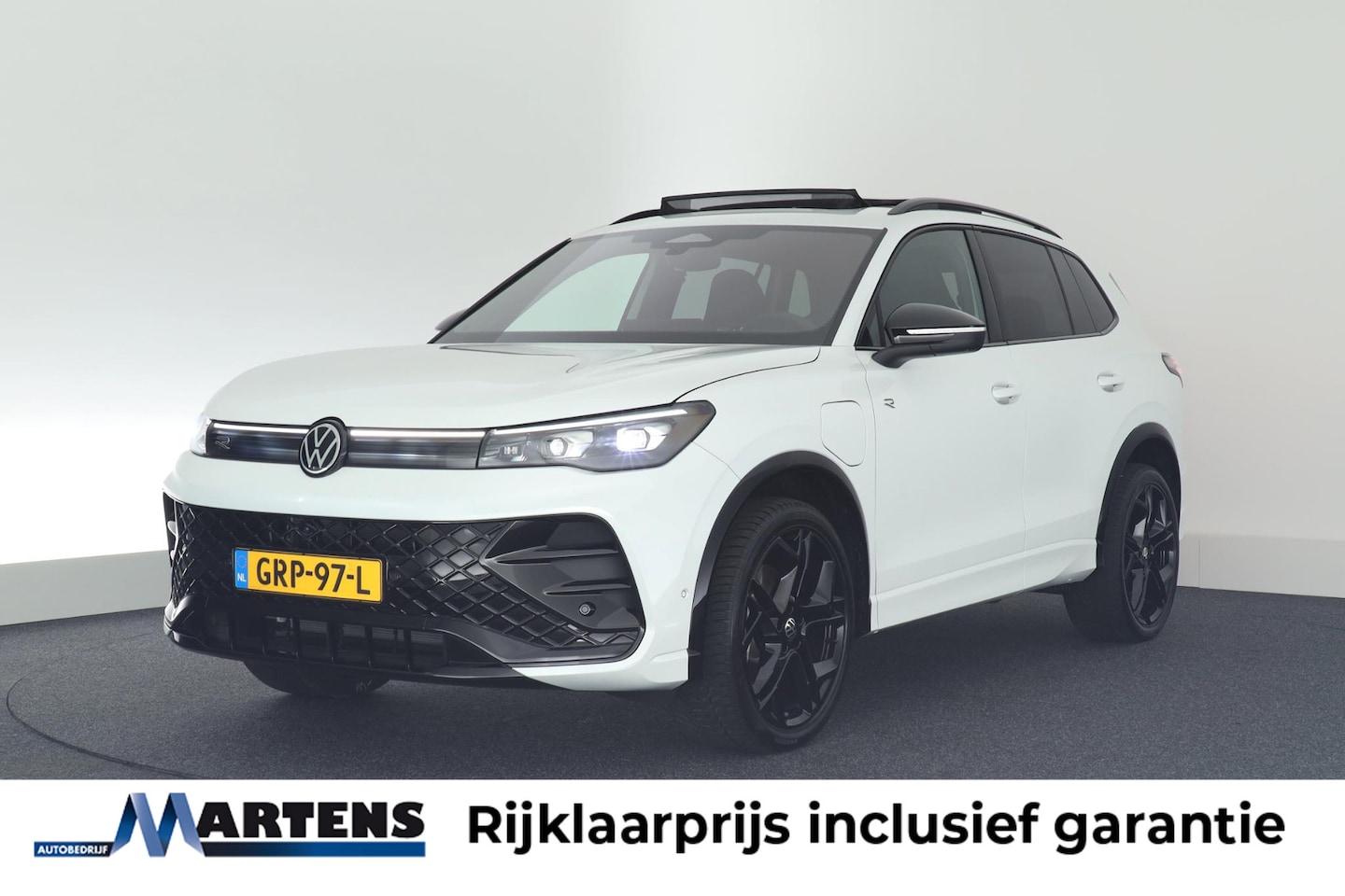 Volkswagen Tiguan - 1.5 272pk eHybrid R-Line Edition Black Style Trekhaak 360Camera harman/kardon Head-Up Pano - AutoWereld.nl