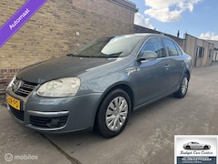 Volkswagen Jetta - 1.6 Comfortline Business