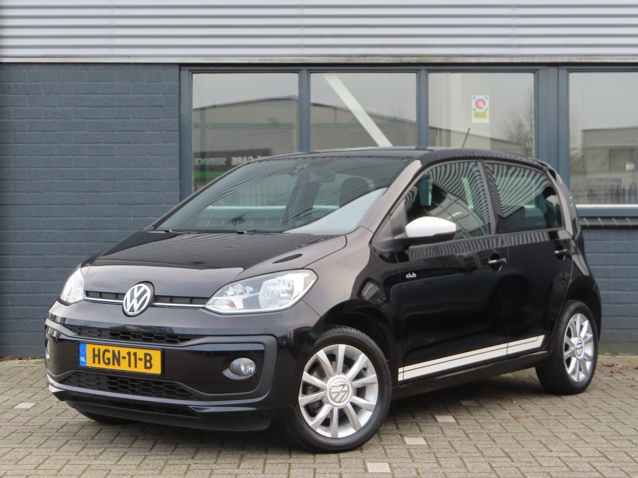 Volkswagen Up! - 1.0 BMT high up! | cruise control | stoelverwarming | parkeersensoren | - AutoWereld.nl