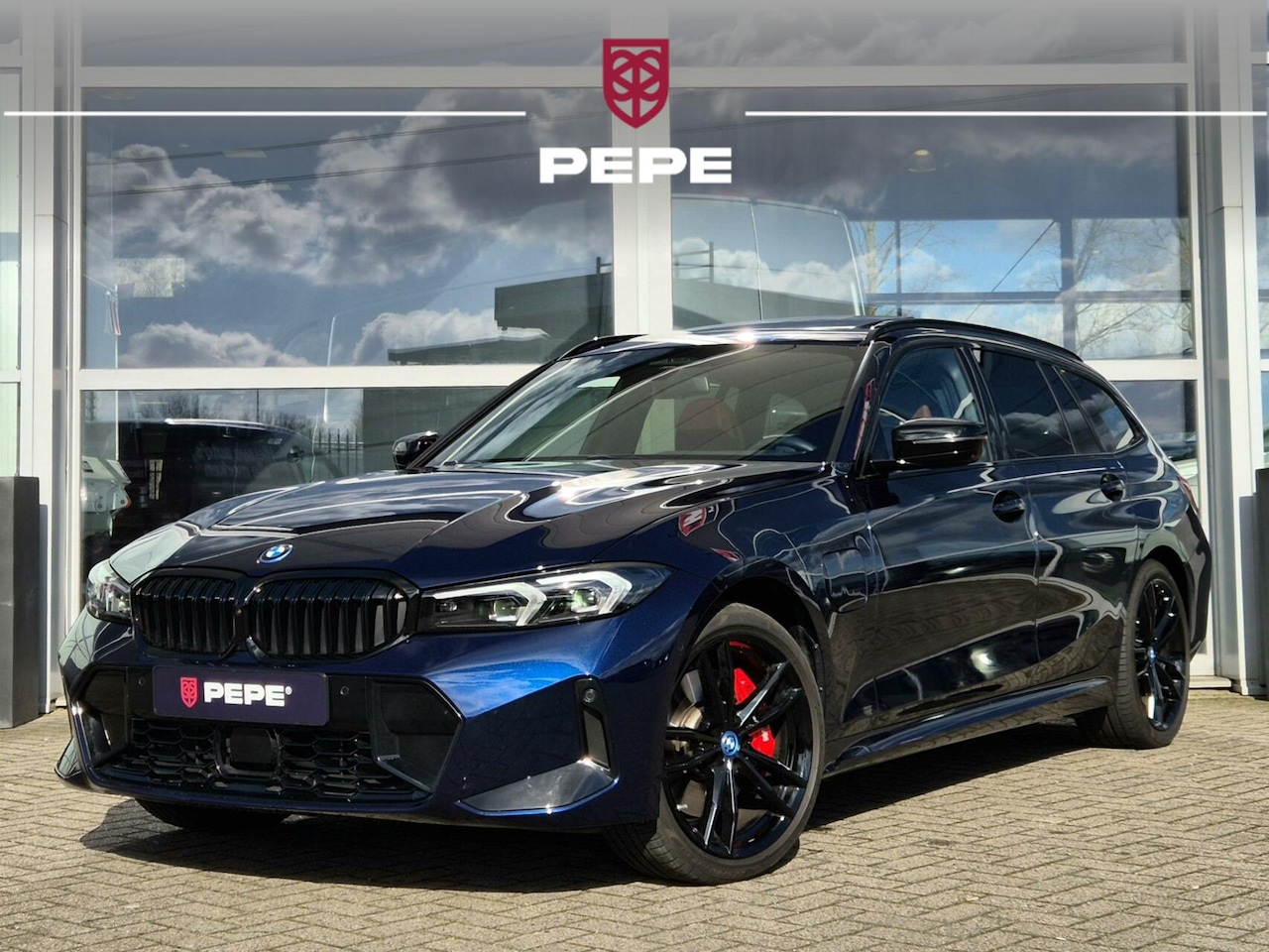 BMW 3-serie Touring - 330e xDrive M-Sport|PANO|HK|ACC|LASER|19 - AutoWereld.nl