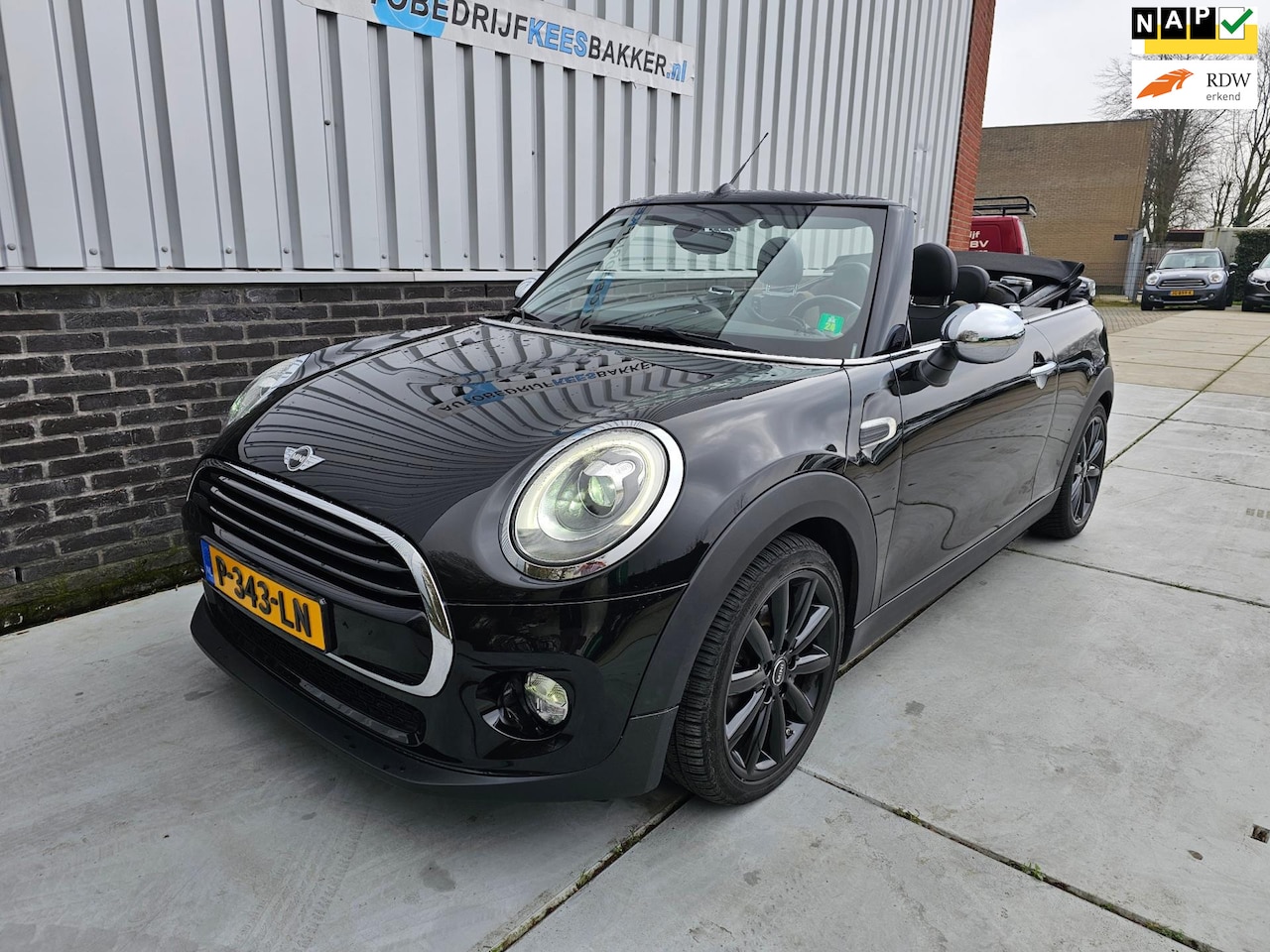 MINI Cabrio - Mini 1.5 Cooper Chili Serious Business / HarmanKardon / Leder / Automaat - AutoWereld.nl