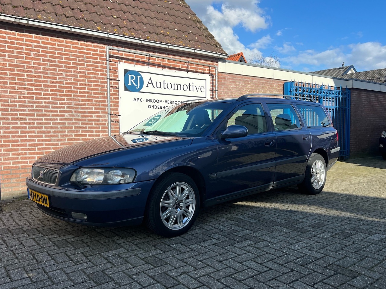 Volvo V70 - 2.4 Edition. APK/NAP/TREKHAAK - AutoWereld.nl